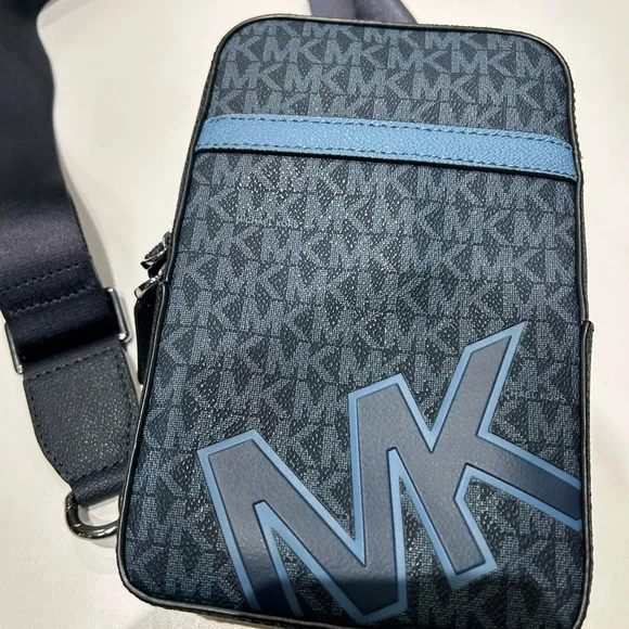 Michael Kors Cooper Medium KORS Logo Sling Pack NWT blue logo/black - Picture 3 of 14